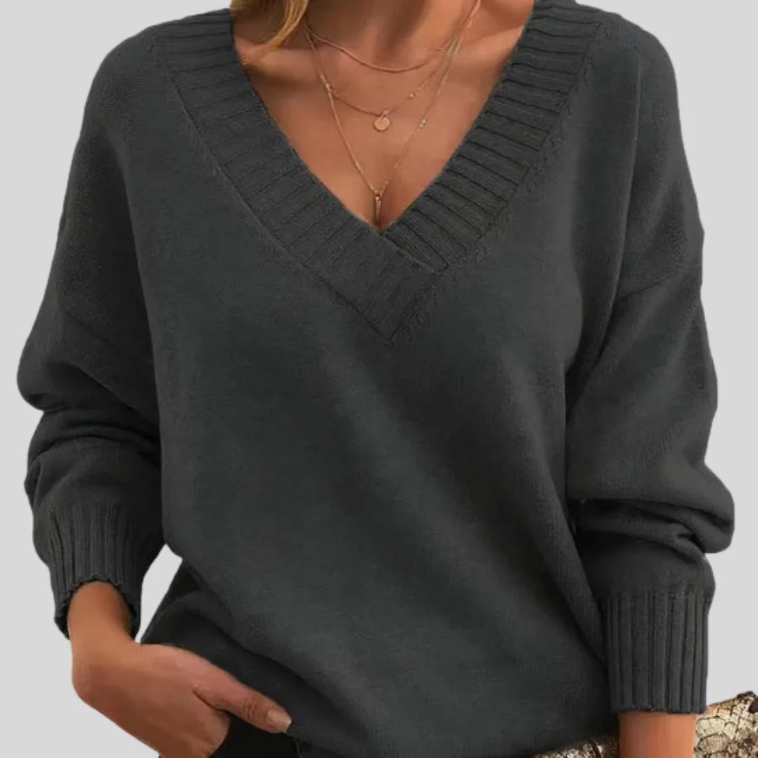 Sweter damski oversize z dekoltem w serek i długimi rękawami - Ciemnoszary
