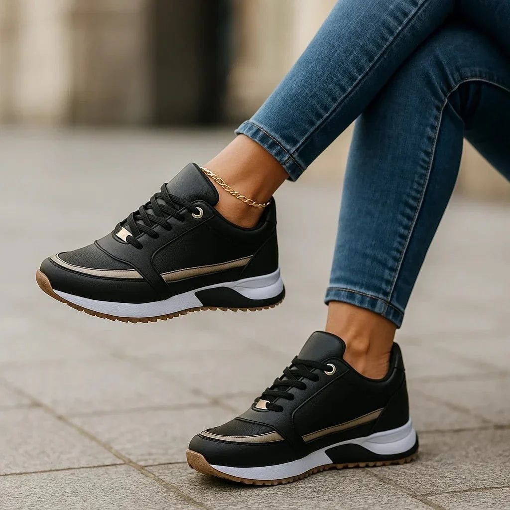 Sneakersy damskie na grubej podeszwie z okrągłym noskiem i sznurowaniem - Czarny