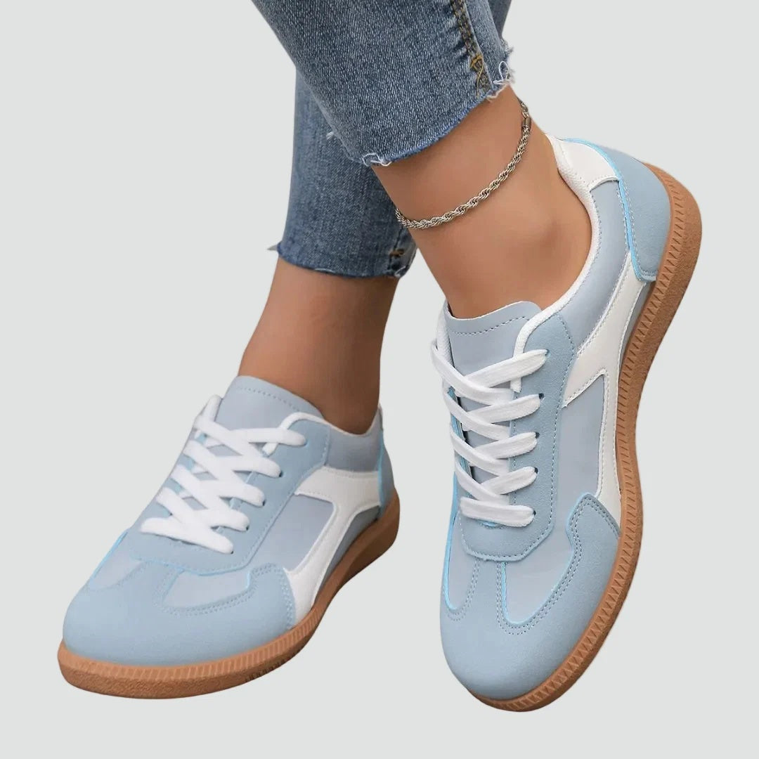 Sneakersy damskie niskie sznurowane z okrągłym noskiem i płaską podeszwą - Jasnoniebieski