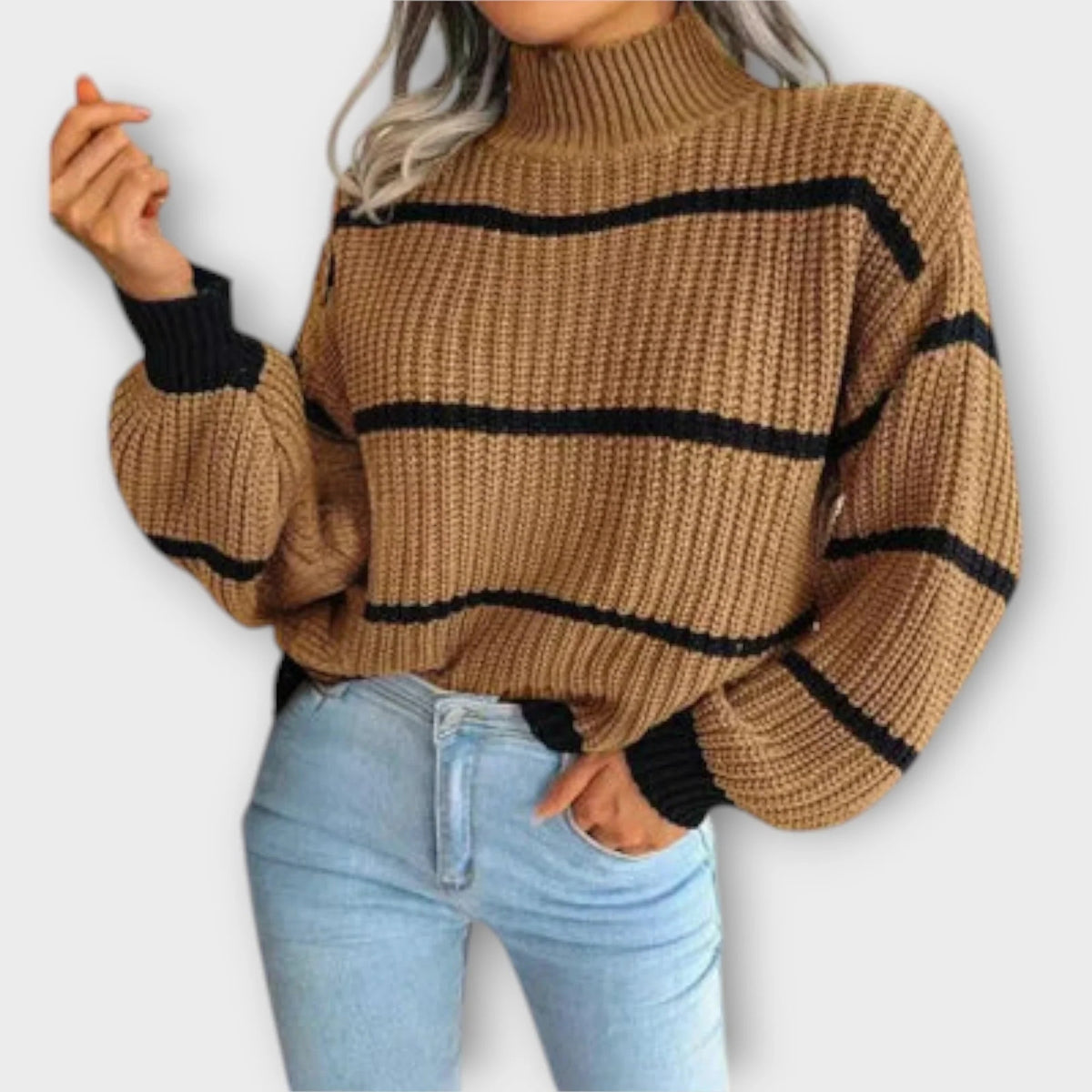 Sweter damski oversize w paski z półgolfem i szerokimi rękawami - Khaki