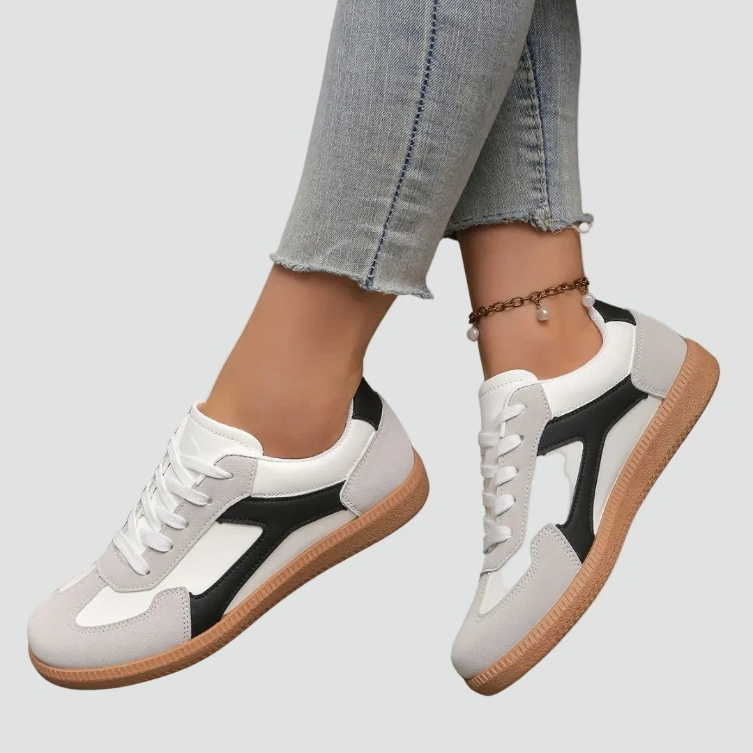 Sneakersy damskie niskie sznurowane z okrągłym noskiem i płaską podeszwą - Szary