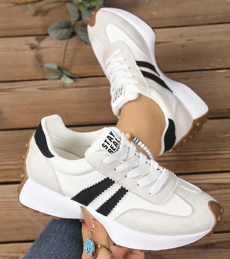 Sneakersy damskie sznurowane na grubej podeszwie ze zwierzęcym wzorem - Biały