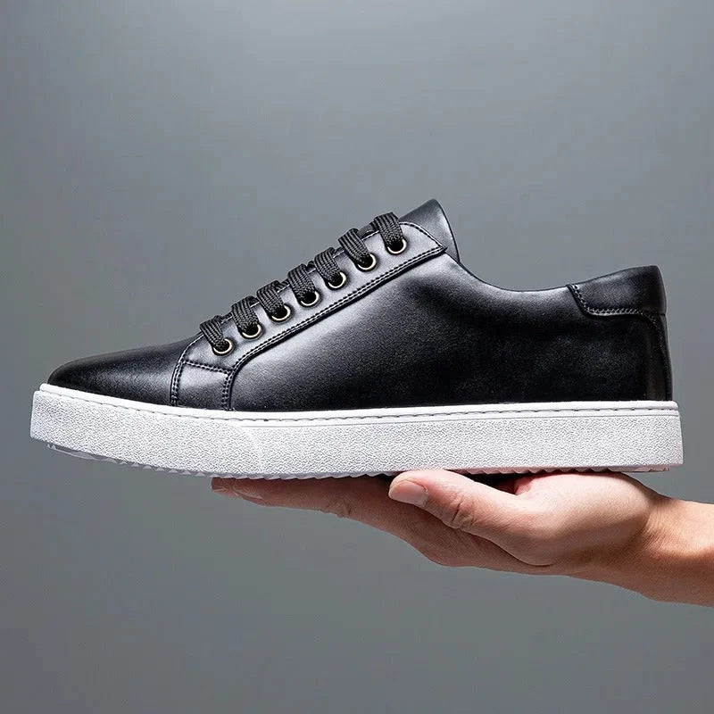 Sneakersy męskie niskie sznurowane z okrągłym noskiem i grubą podeszwą - Czarny
