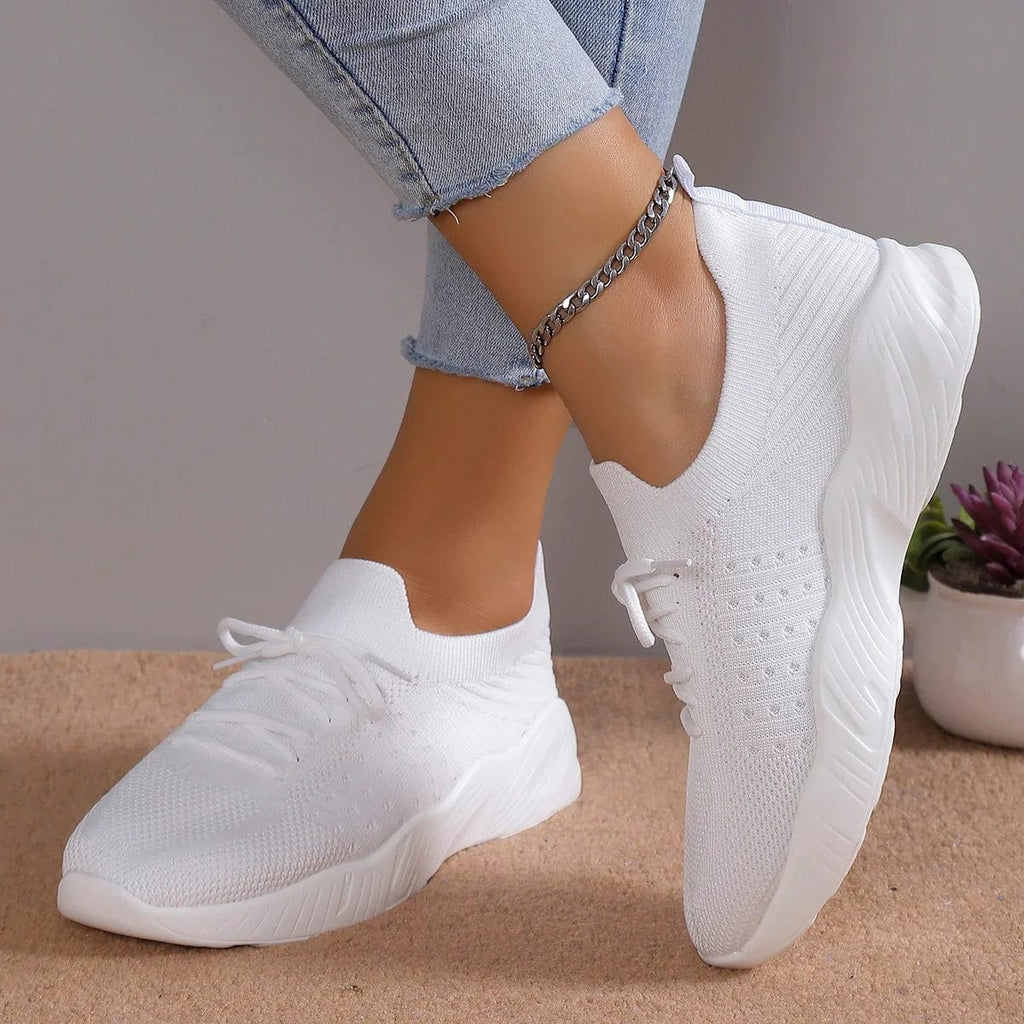 Buty sportowe damskie wsuwane z wiązaniem i masywną podeszwą - Miękki Biały