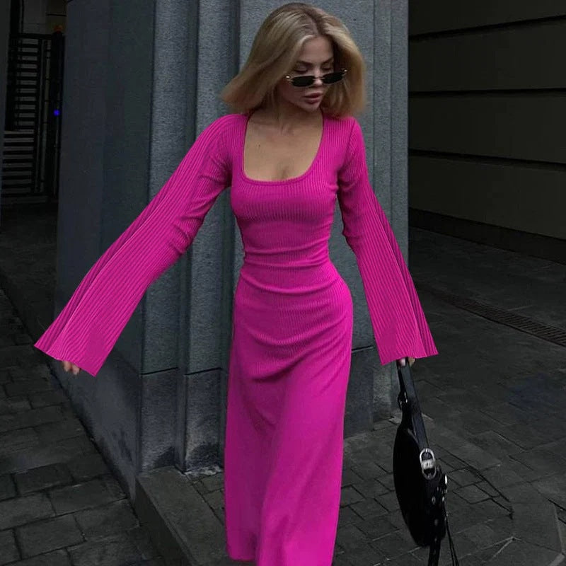 Sukienka damska długa dopasowana z szerokimi rękawami i wiązaniem - Magenta