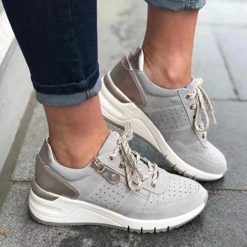 Sneakersy damskie niskie sznurowane na podwyższonej podeszwie - Szary