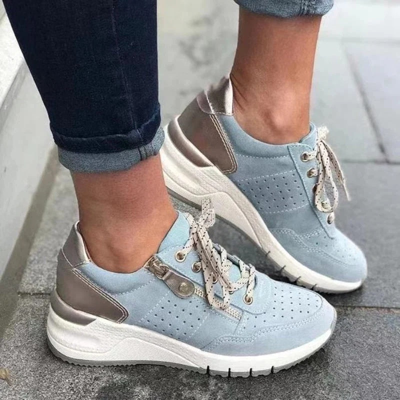 Sneakersy damskie niskie sznurowane na podwyższonej podeszwie - Niebieski
