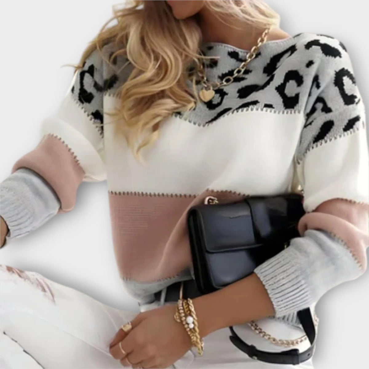 Sweter damski oversize w cętki z okrągłym dekoltem i długimi rękawami - Różowy