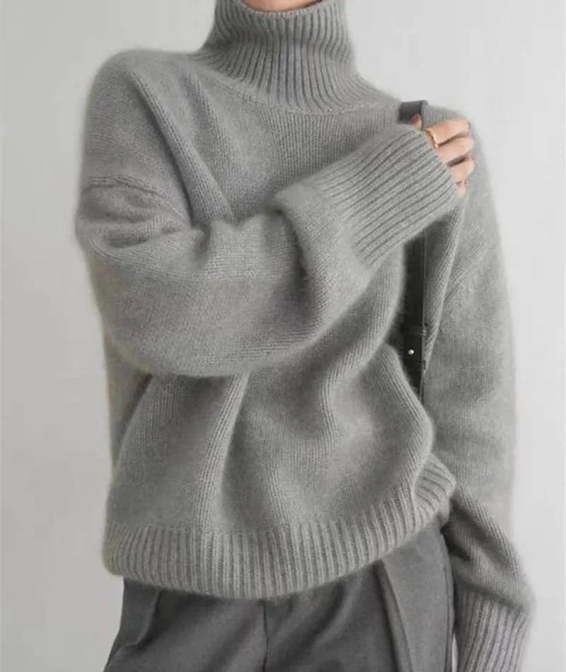 Sweter damski oversize z golfem i długimi rękawami - Szary
