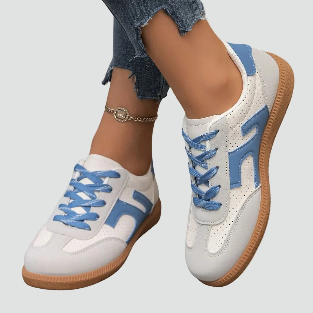 Sneakersy damskie niskie sznurowane z okrągłym noskiem i płaską podeszwą - Niebieski