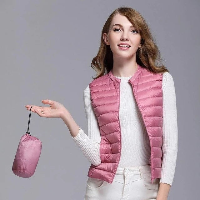 Kamizelka damska pikowana dopasowana z suwakiem i kieszeniami bocznymi - Różowy