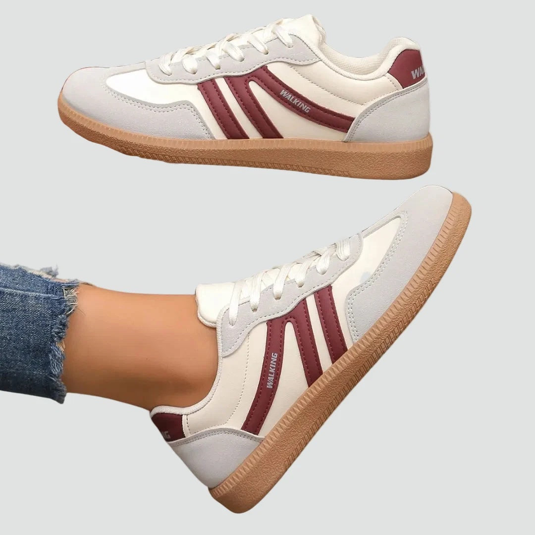 Sneakersy damskie niskie sznurowane z okrągłym noskiem i płaską podeszwą - Czerwony