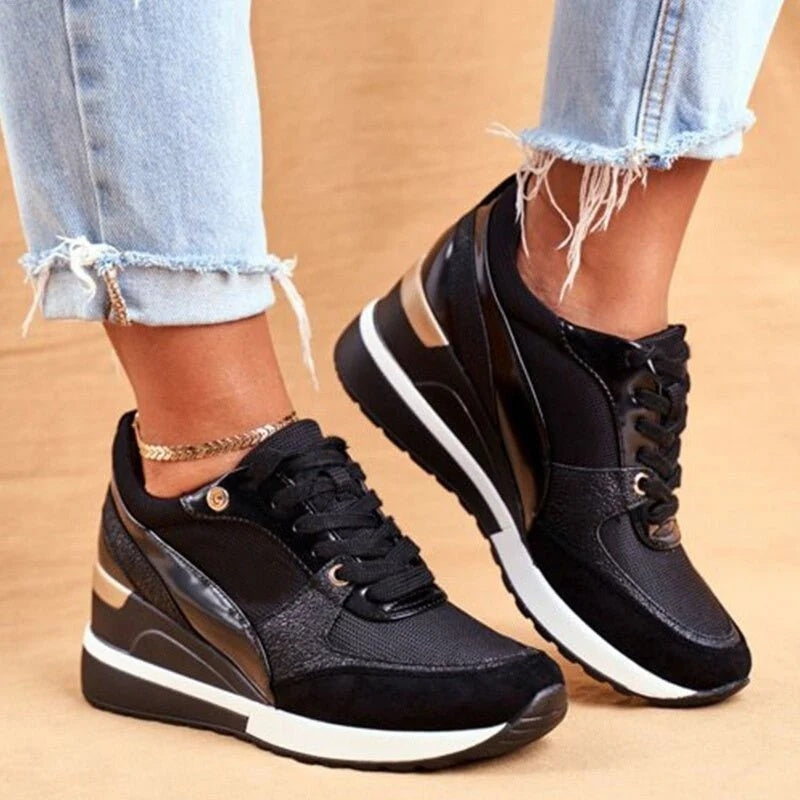 Sneakersy damskie na koturnie z wiązaniem i grubą podeszwą - Czarny