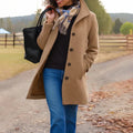 Płaszcz damski jednorzędowy o prostym kroju z klapami i kieszeniami - Khaki