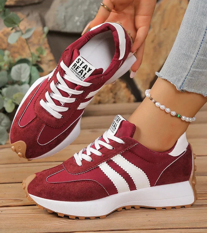 Sneakersy damskie sznurowane na grubej podeszwie ze zwierzęcym wzorem - Czerwony