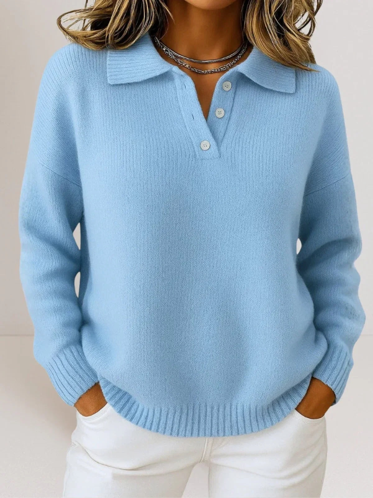 Sweter damski oversize z kołnierzykiem i krótką listwą guzikową - Niebieski