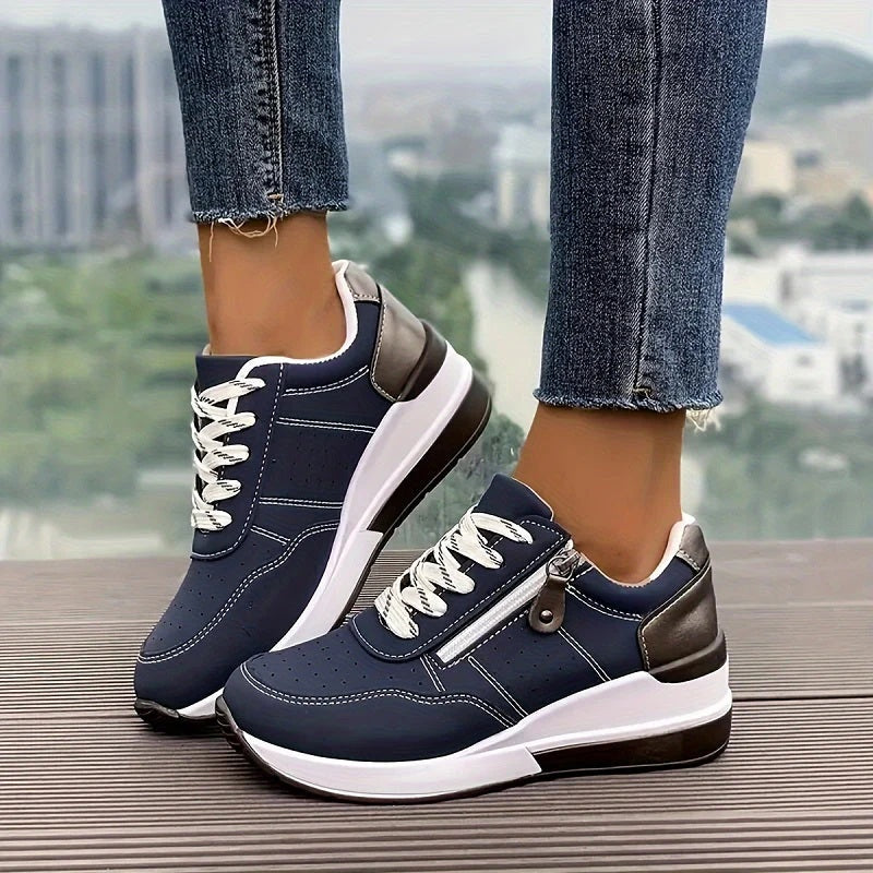 Sneakersy damskie na platformie ze sznurowaniem i bocznym zamkiem - Niebieski