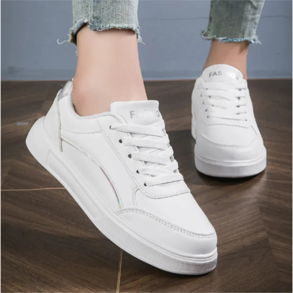 Sneakersy damskie niskie sznurowane na grubej podeszwie z metalicznymi detalami - Biały-2