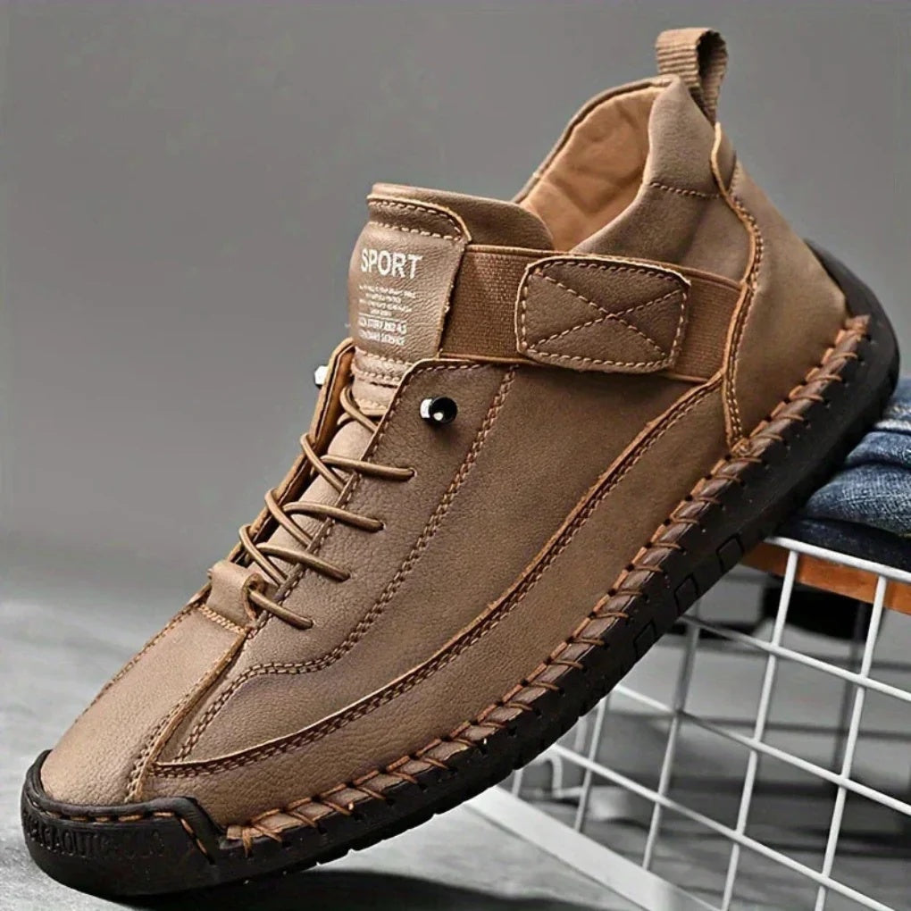 Buty sportowe damskie niskie z paskiem na rzep i elastycznym sznurowaniem - Khaki