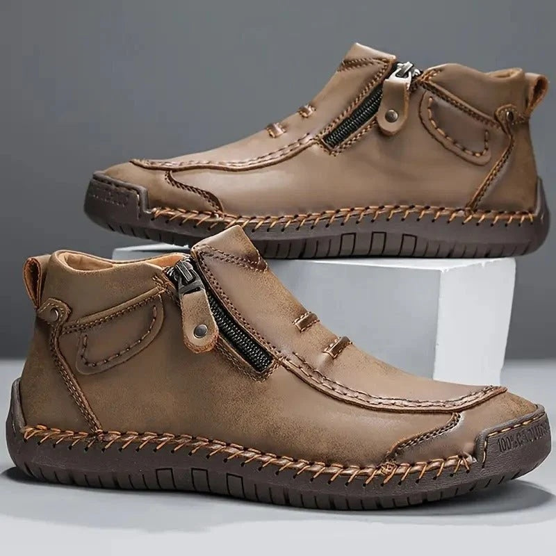 Botki męskie casual z zamkiem i dekoracyjnymi przeszyciami - Khaki
