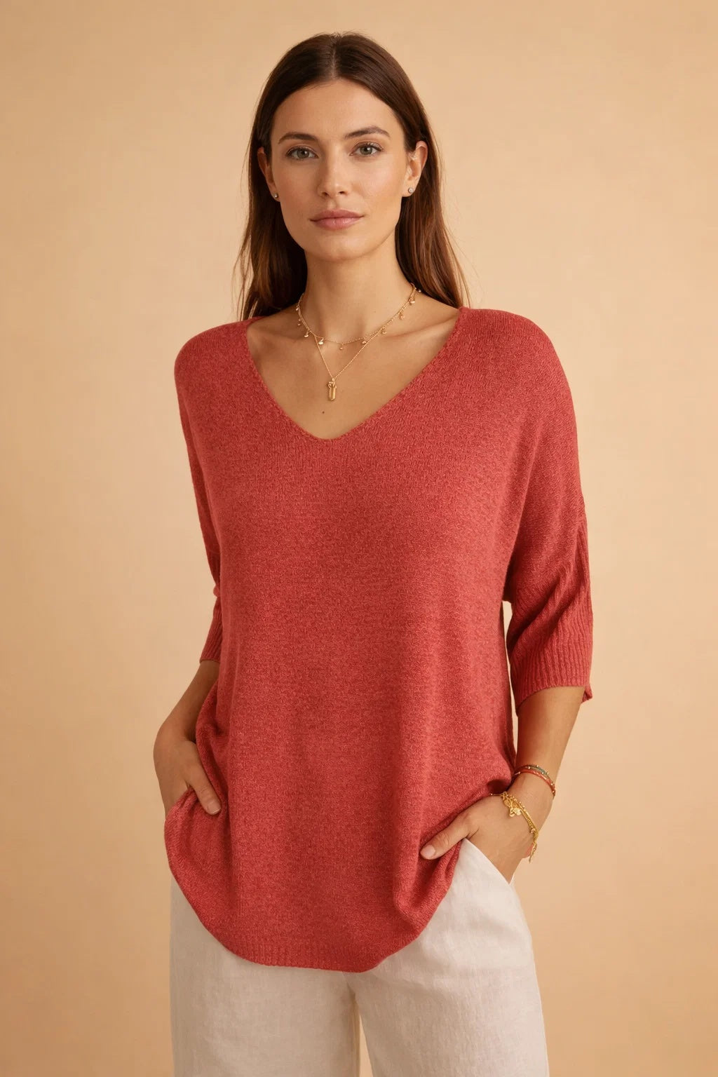 Sweter damski oversize z dekoltem w serek i rękawami trzy czwarte - Czerwony