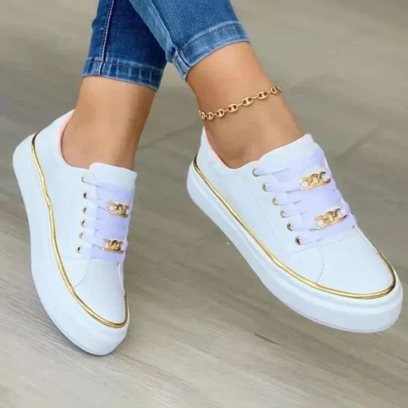 Sneakersy damskie na grubej podeszwie z ozdobnymi paskami i łańcuszkami - Biały