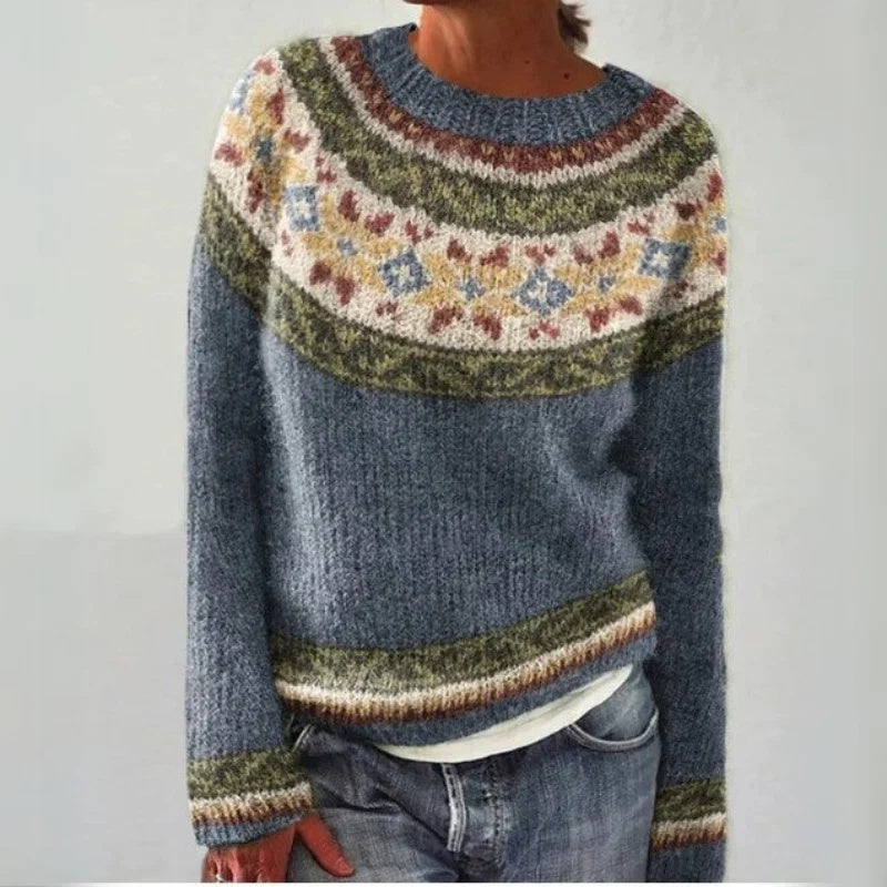 Sweter damski luźny z okrągłym dekoltem i wzorzystym karczkiem - Niebieski