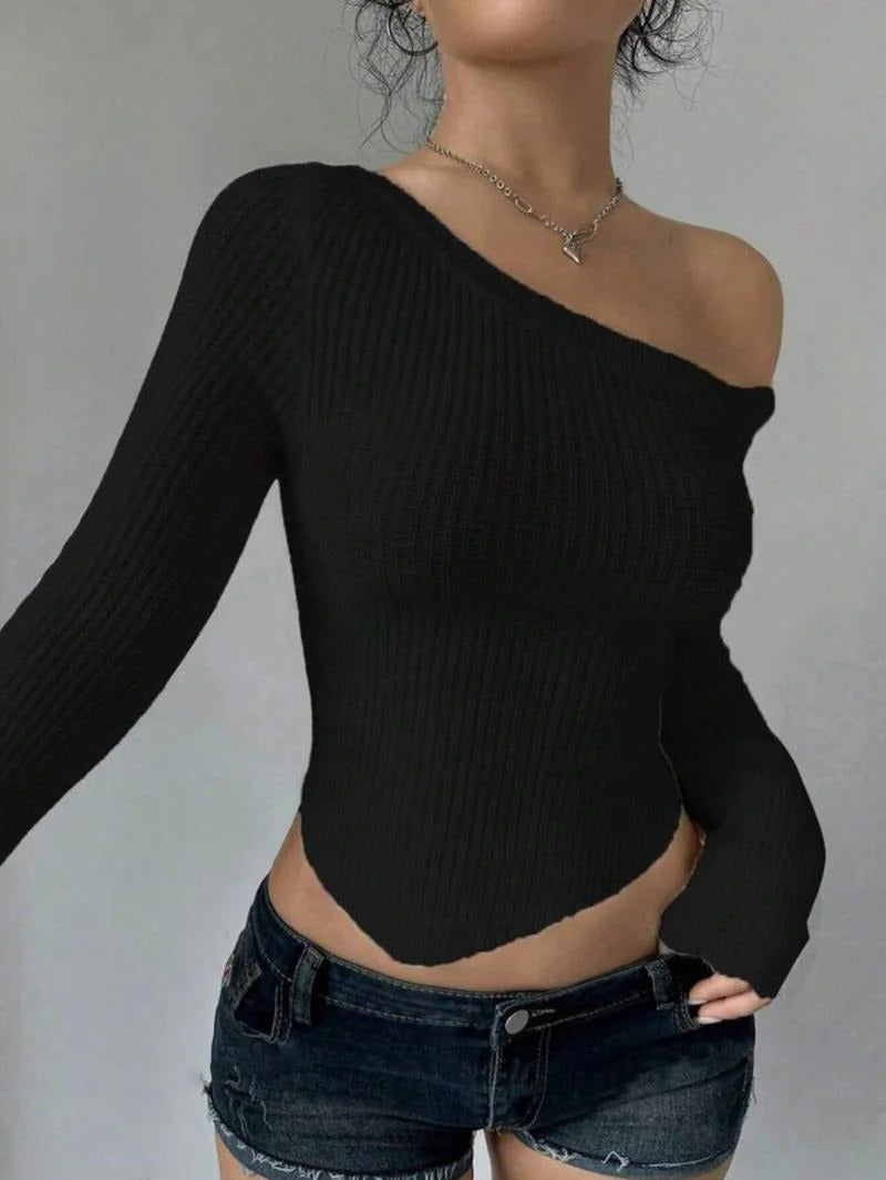 Sweter damski dopasowany z asymetrycznym dekoltem i długim rękawem - Czarny