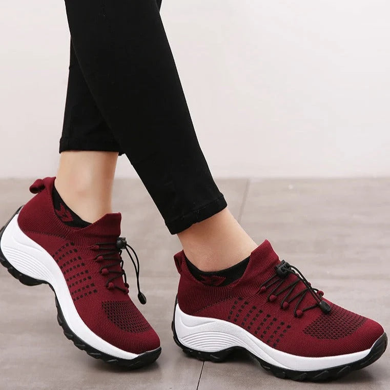 Buty damskie sportowe wsuwane na grubej podeszwie ze ściągaczem - Czerwony
