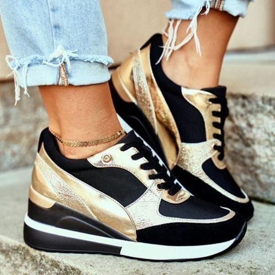 Sneakersy damskie na podwyższonej podeszwie ze sznurowaniem - Czarno-Złoty