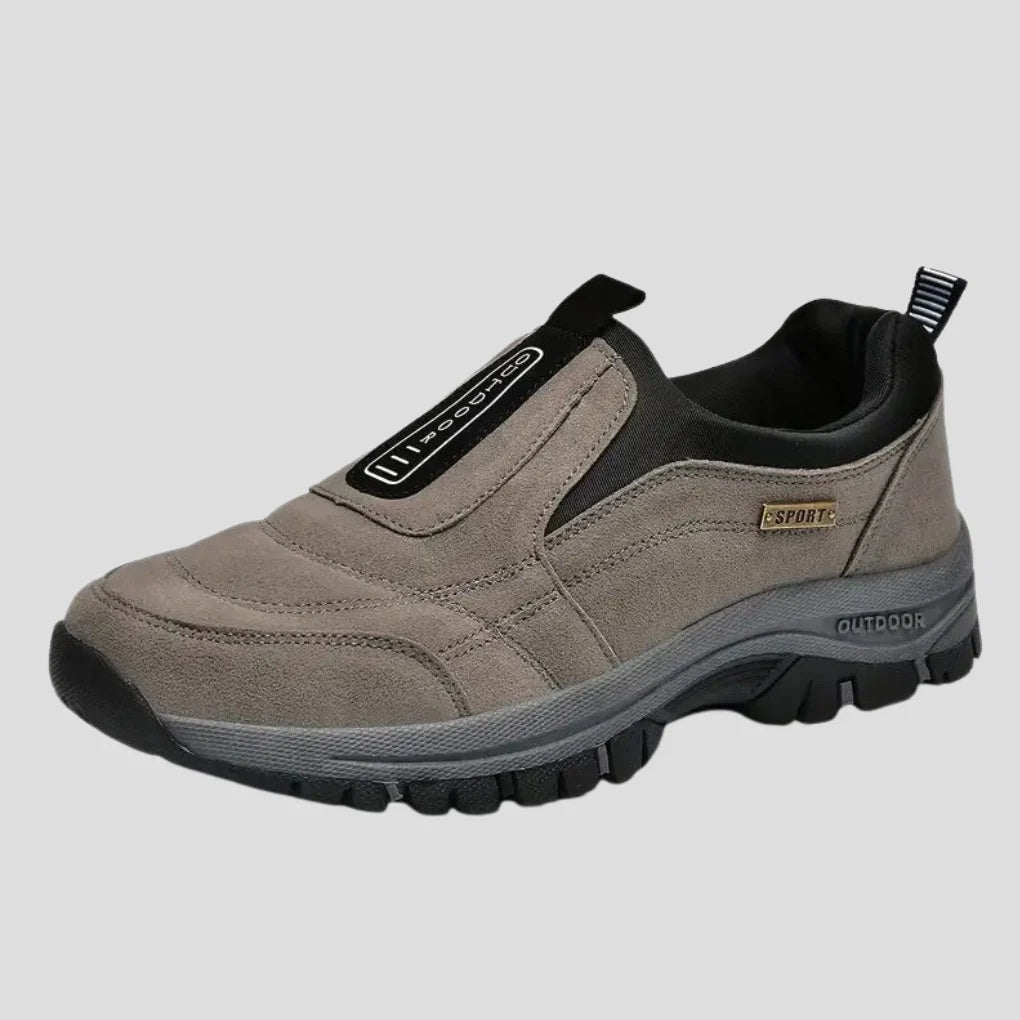 Buty męskie sportowe wsuwane z okrągłym noskiem i terenową podeszwą - Khaki Szary