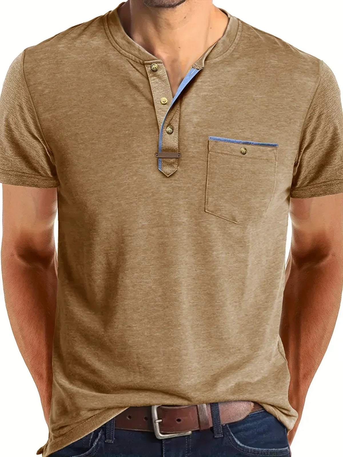 Koszulka męska z krótkim rękawem dekoltem henley i kieszenią - Khaki