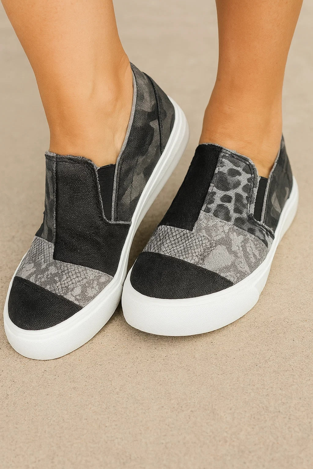 Trampki damskie slip on na platformie z patchworkowym wzorem - Czarny