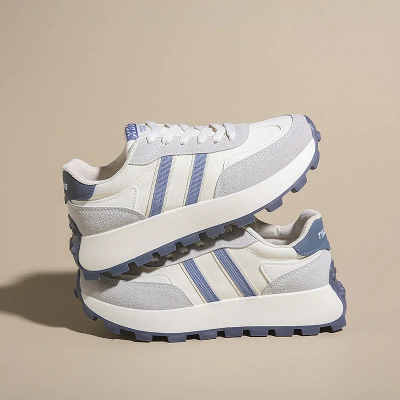 Sneakersy damskie na grubej podeszwie ze sznurowaniem i bieżnikiem - Błękitny