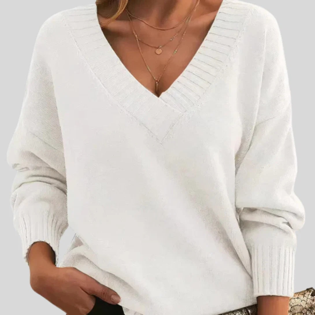 Sweter damski oversize z dekoltem w serek i długimi rękawami - Biały