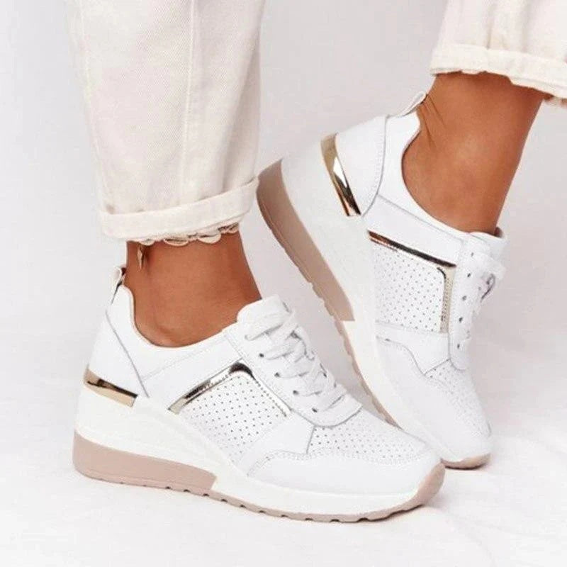 Sneakersy damskie na podwyższonej podeszwie ze sznurowaniem - Biały