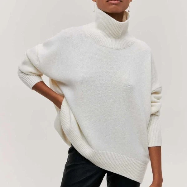 Sweter damski oversize z półgolfem i długimi rękawami - Biały