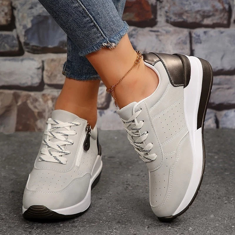 Sneakersy damskie na platformie ze sznurowaniem i bocznym zamkiem - Szary