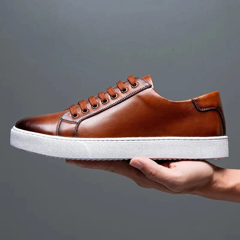 Sneakersy męskie niskie sznurowane z okrągłym noskiem i grubą podeszwą - Brązowy