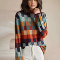Sweter damski oversize w szachownicę z półgolfem i długimi rękawami