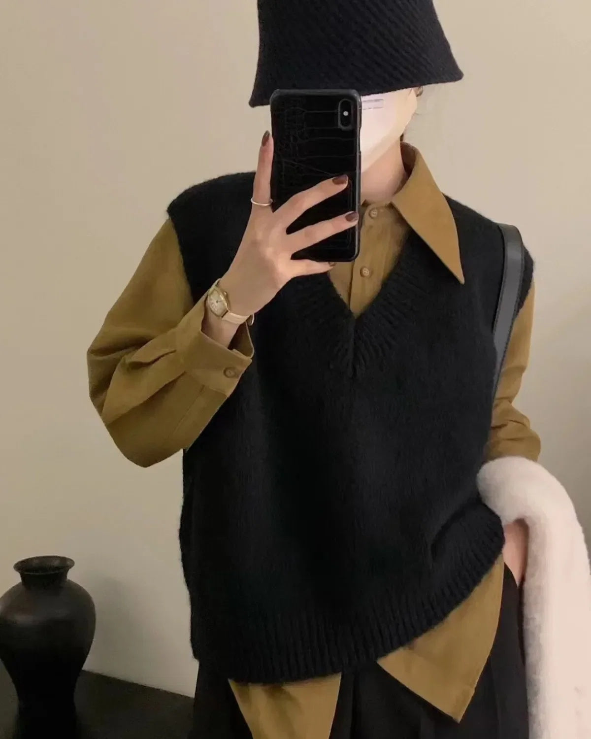 Kamizelka damska oversize z dekoltem w serek do stylizacji warstwowych - Czarny