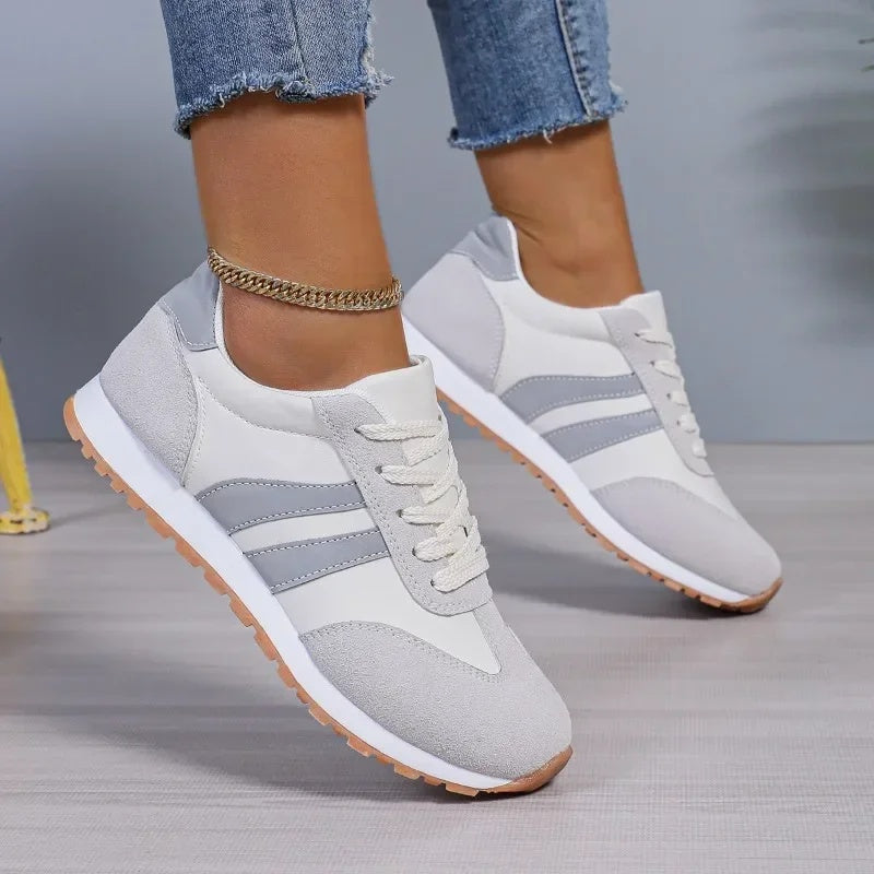 Sneakersy damskie niskie sznurowane z okrągłym noskiem i płaską podeszwą - Szary