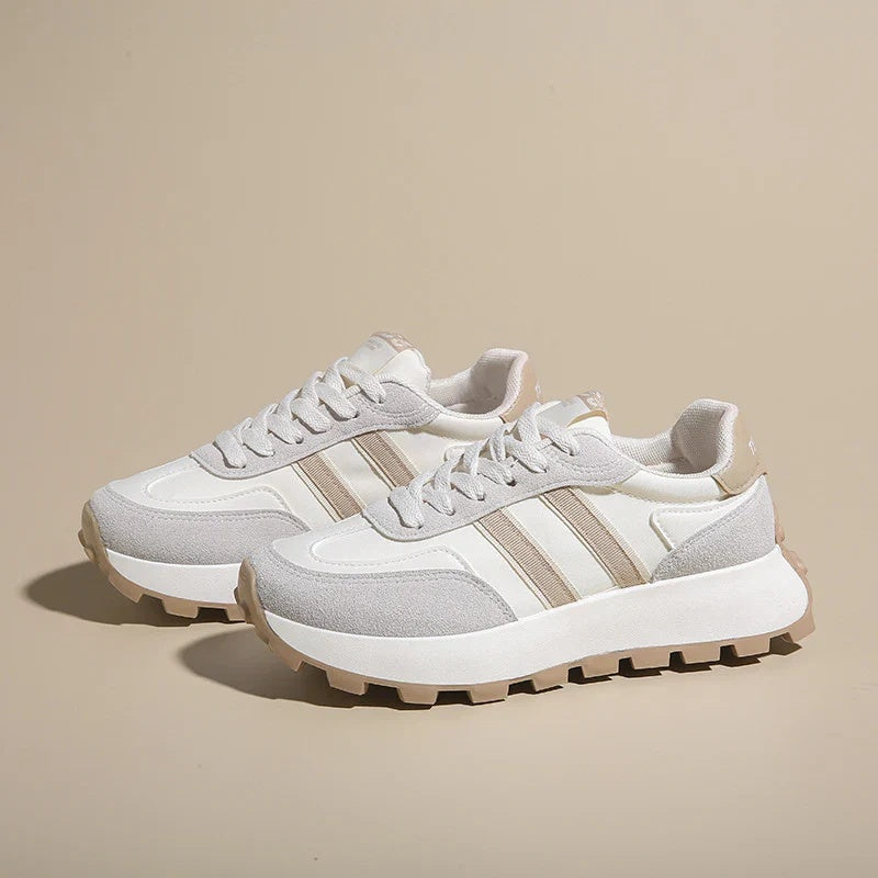 Sneakersy damskie na grubej podeszwie ze sznurowaniem i bieżnikiem - Beżowy