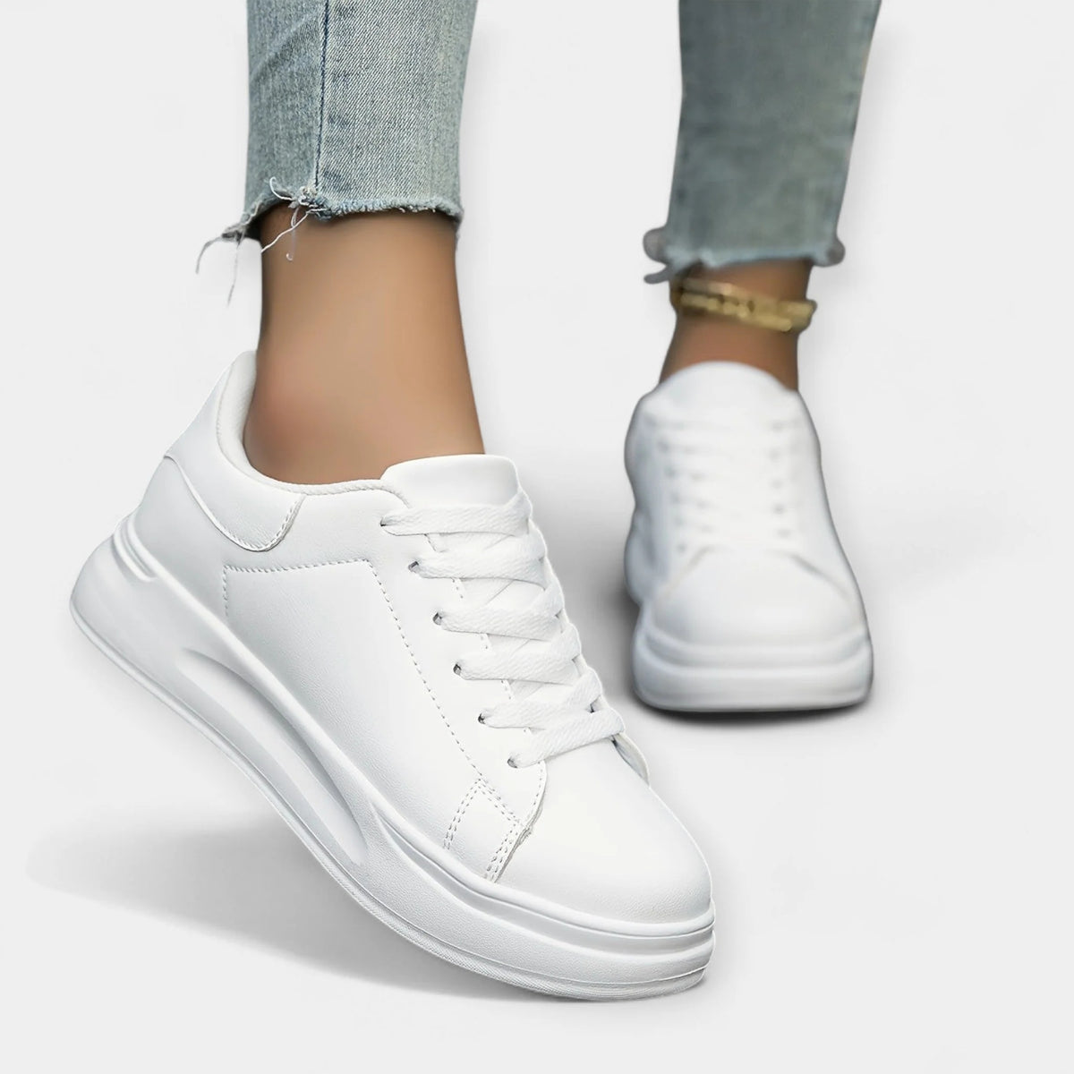Sneakersy damskie niskie sznurowane na płaskiej podeszwie - Biały