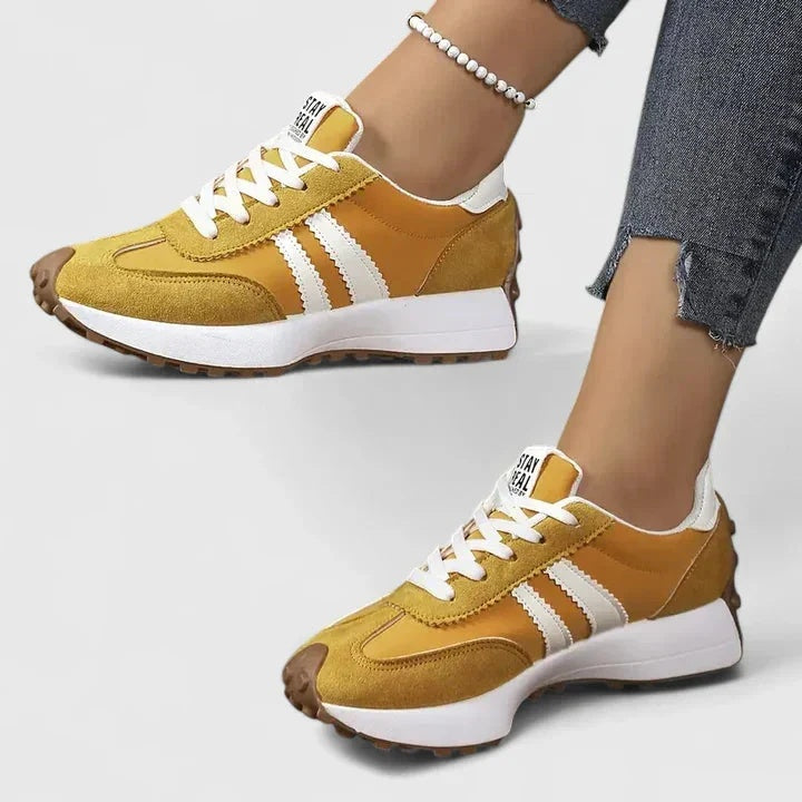 Sneakersy damskie sznurowane na grubszej podeszwie w stylu retro - Żółty