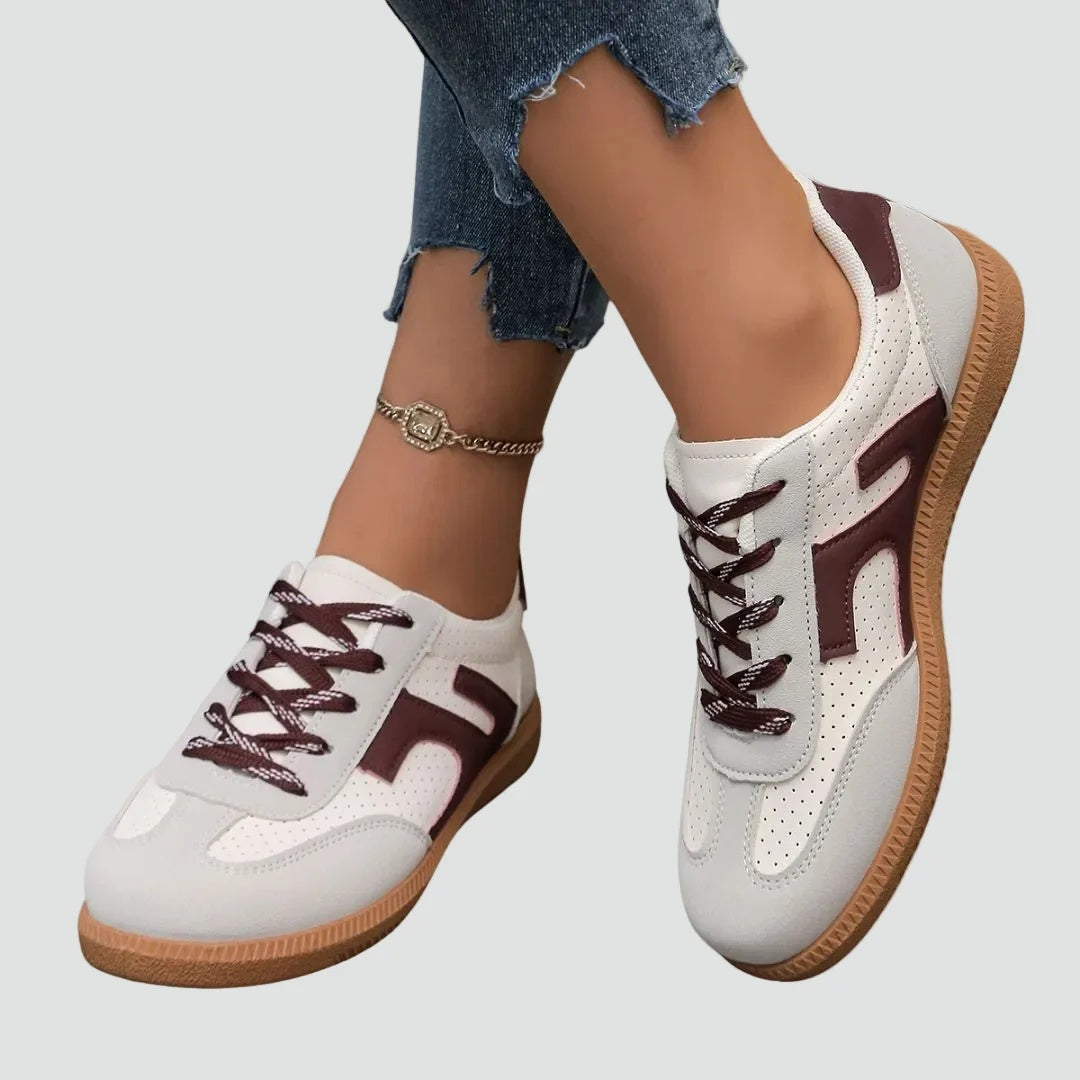 Sneakersy damskie niskie sznurowane z okrągłym noskiem i płaską podeszwą - Brązowy