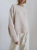Sweter damski oversize z okrągłym dekoltem i długimi rękawami - Beżowy