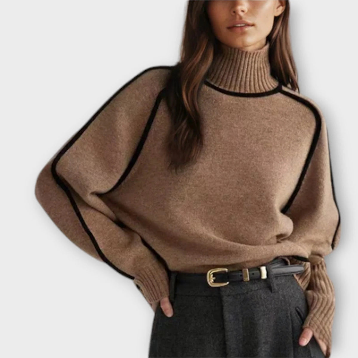 Sweter damski oversize z golfem i kontrastową lamówką - Brązowy