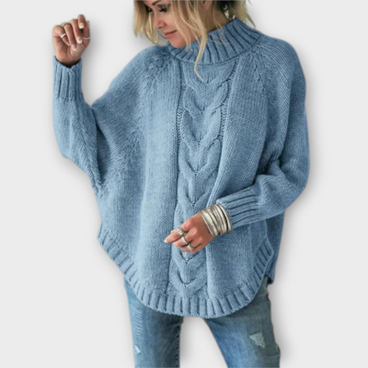 Sweter damski oversize z golfem i warkoczowym splotem - Niebieski