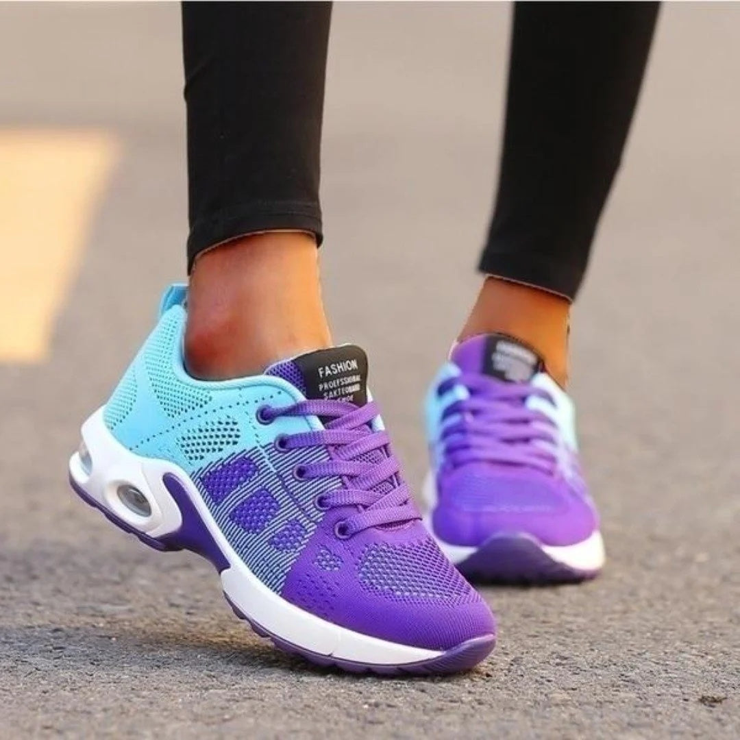 Buty sportowe damskie sznurowane z perforowaną cholewką i grubą podeszwą - Egzotyczny
